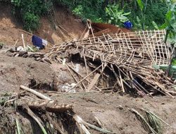 Ratusan Warga Desa Cibenda KBB Terpaksa Mengungsi Akibat Bencana Longsor