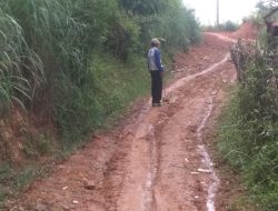 Jalan Ke 4 Kampung di Desa Bojongsalam KBB Rusak Parah, Begini Penjelasan Kades