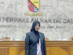 Hj.Reni Rahayu Fauzi, Ketua DPRD Kabupaten Bandung dari kaum perempuan pertama