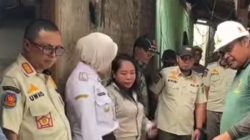 SATPOL PP KAB BANDUNG TERTIBKAN BANGUNAN DIATAS DRAINASE