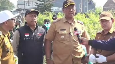 Aksi “Pameungpeuk Berdasi”, bersihkan titik rawan sampah liar