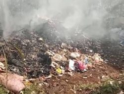 Warga Kertamukti Keluhkan Bau Asap Pembakaran Rongsokan