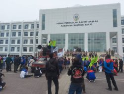 Buruh Unras, Dewan KBB Siap Kawal Tuntutan Ke Pusat